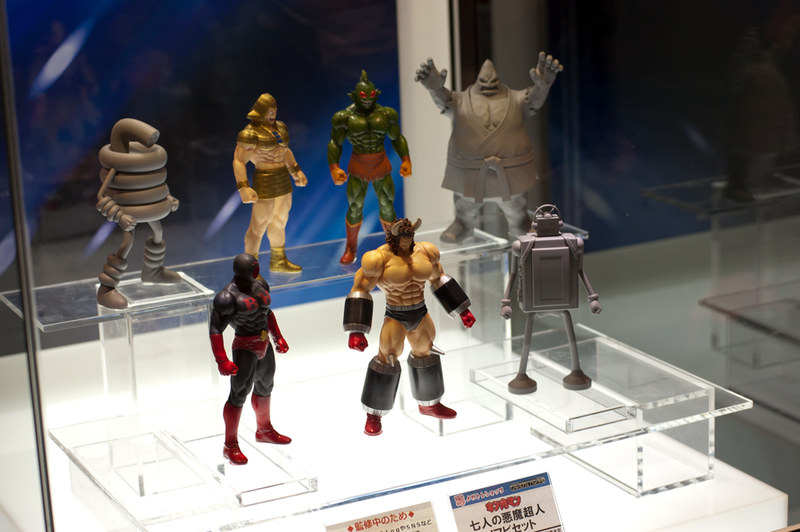 Illustration for article titled Nothing Says "Christmas" Like Loads of Toys at a Convention
